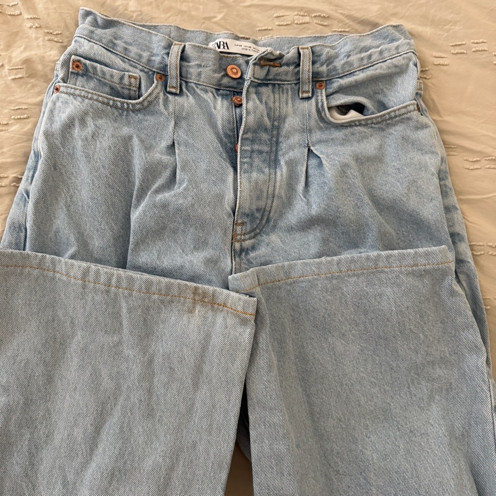 Zara Light Wash Wide-Leg Jeans - Size 6 - Picture 4 of 8